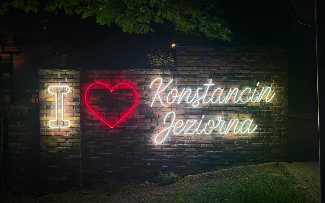Nowy neon w Starej Papierni